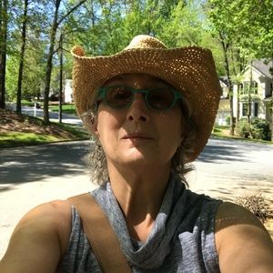 Meet your Posher, Pamela